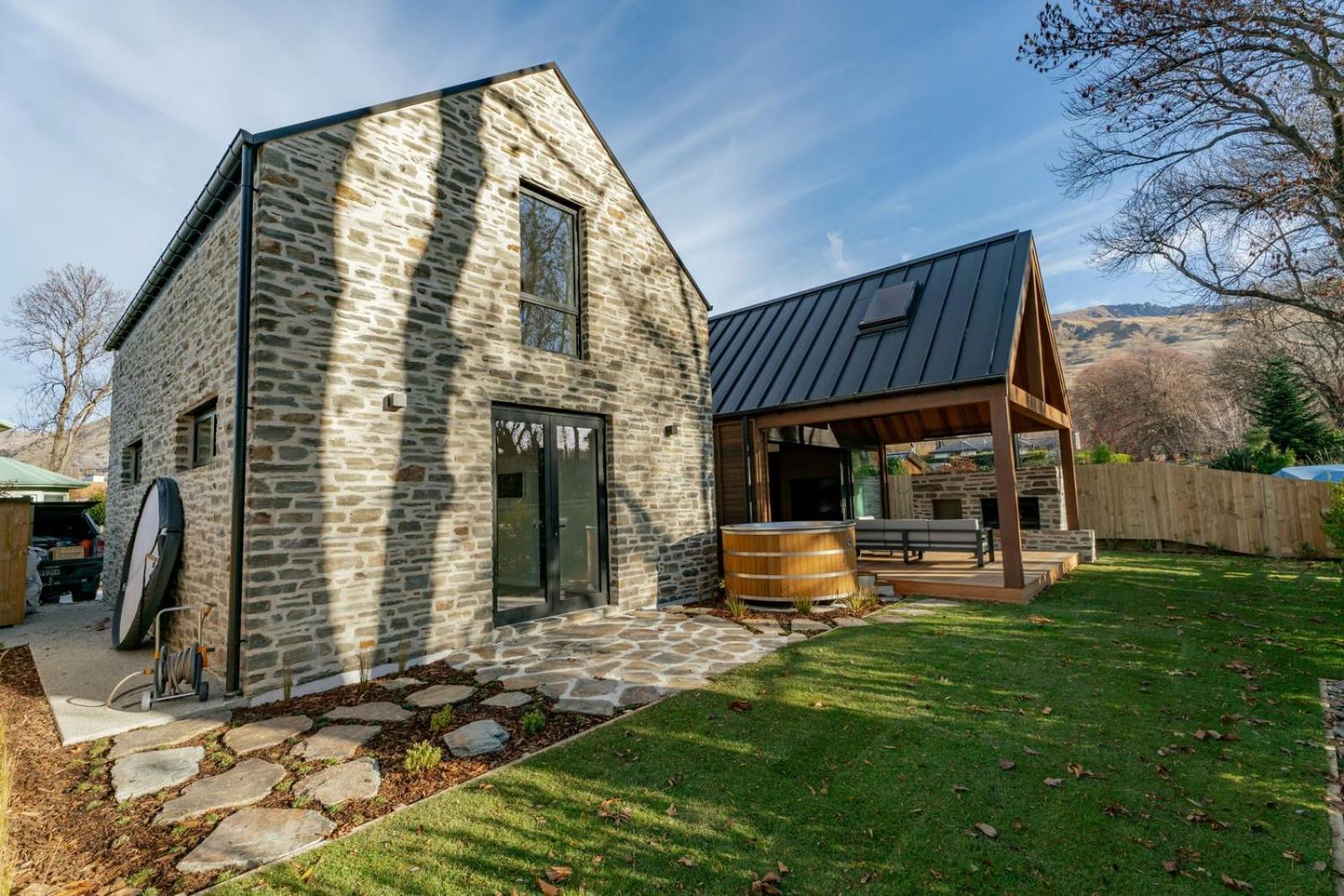 Macandrew Luxury Holiday home Wanaka